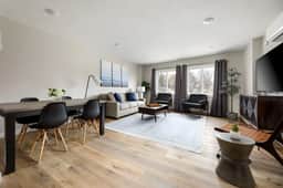 Large Apt | Downtown | AC | Beach | Shops | Walk |
