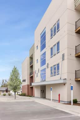 Tranquil Condo · Top Floor Pet Friendly Condo near Downtown