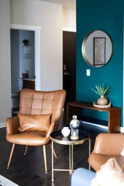Emerald Oasis · Emerald Oasis: Centrally Located