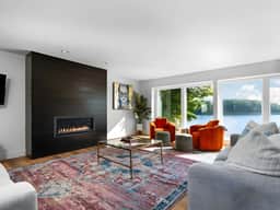 Beach House - Lakefront with a Hot Tub!