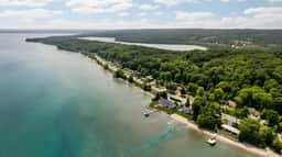 Bayside Bungalow: West Bay Views Minutes to TC