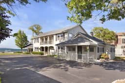 #04 Sandbar Cottage · Sandbar Cottage 4