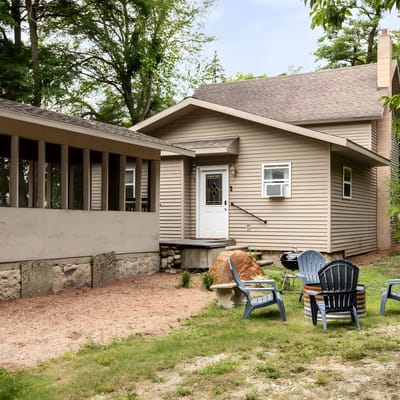 Central Lake Cozy Retreat
