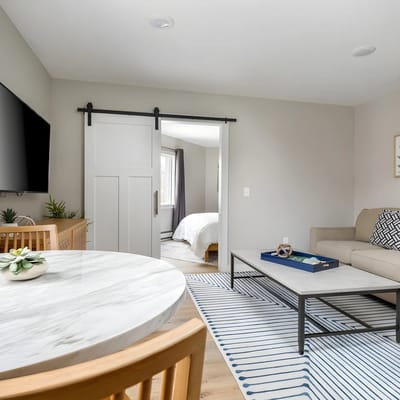 Downtown Newly Remodeled Apartment | AC | Beach |