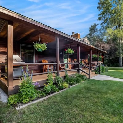 Majestic Maples Escapes | Hot Tub | Firepit | Deck | Large Yar