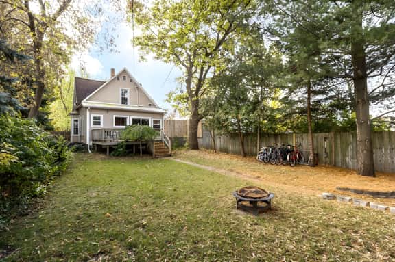 Beautiful House | Walk Everywhere | AC | Fire Pit |