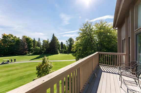 The Par-fect Stay by the greens