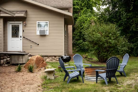 Central Lake Cozy Retreat