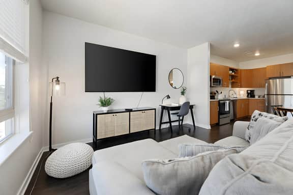 Downtown Birdseye View | AC | 85' TV | Balcony