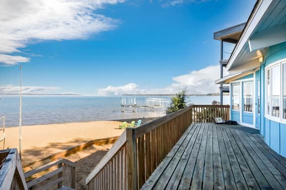 East Bay Escape | Private Beach | AC | Sunrise |