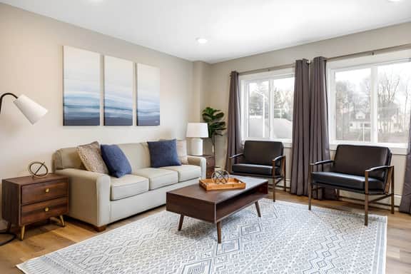 Large Apt | Downtown | AC | Beach | Shops | Walk |