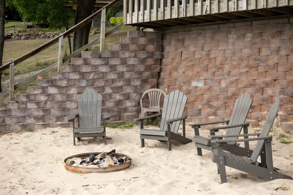 Rennie Lake Hideaway Home