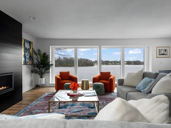 Beach House - Lakefront with a Hot Tub!