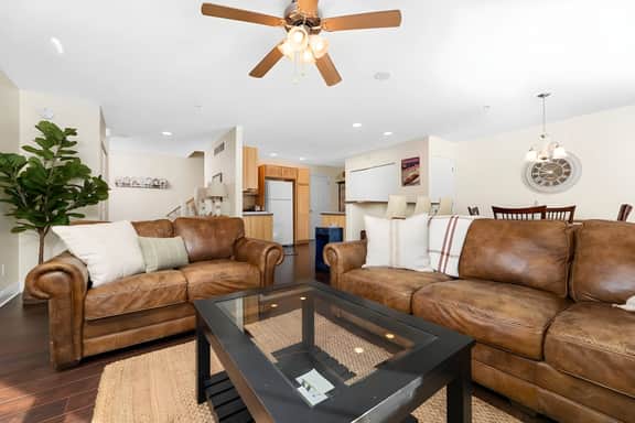 Bay Park 32: Downtown Condo!