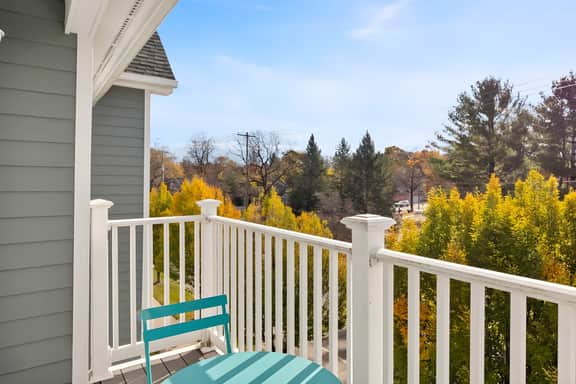 Bay Park 32: Downtown Condo!