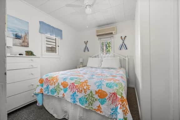 #04 Sandbar Cottage · Sandbar Cottage 4