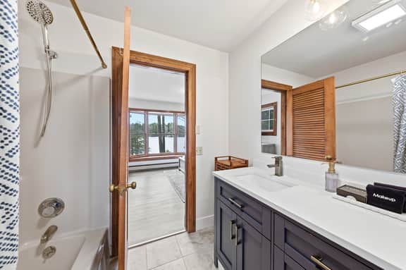 Northlight Lodge | Dual-Lake Sanctuary