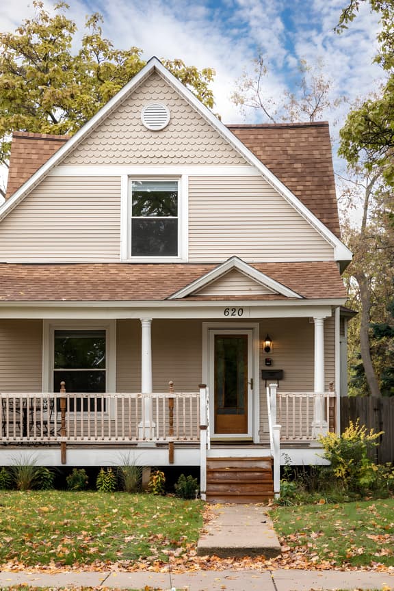 Beautiful House | Walk Everywhere | AC | Fire Pit |