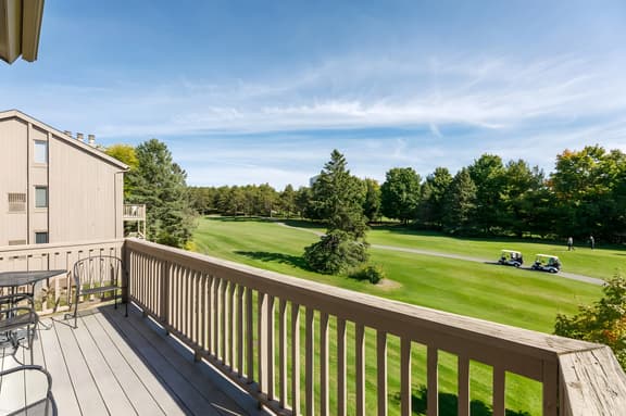The Par-fect Stay by the greens